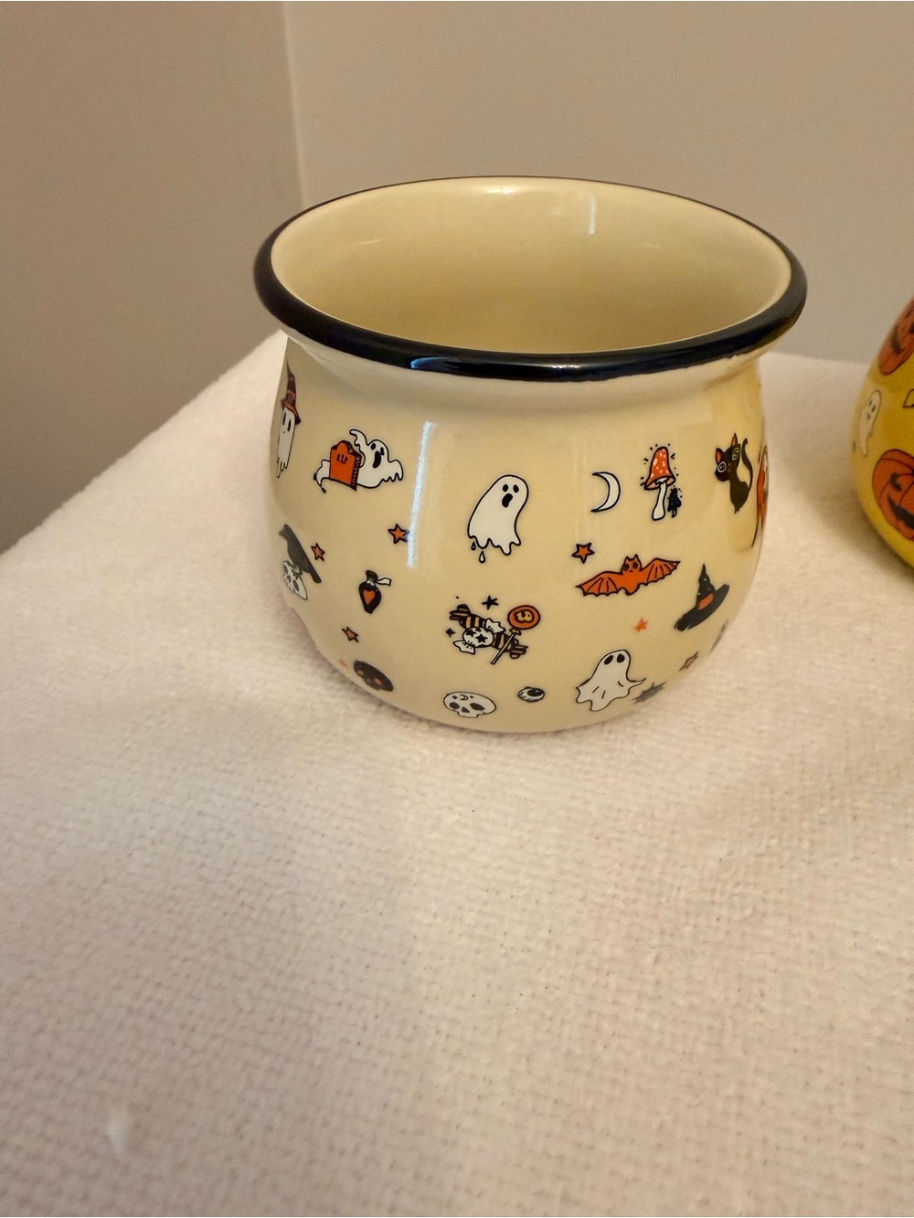 2/Yellow and Beige Halloween Theme Mugs - Picture 5 of 6